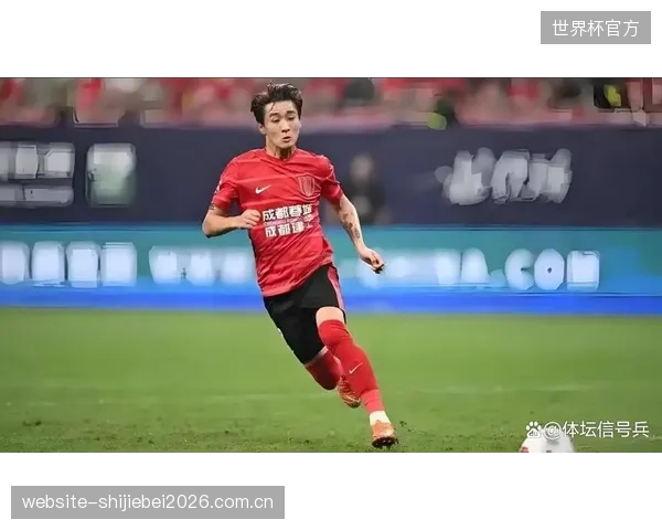 韦世豪凭借出色的边路突破和终结能力，成为半程冠军成都蓉城的本土核心。